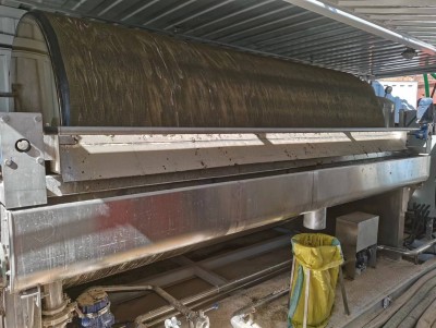 Atkritumu sagriešanas šķidruma filtrs